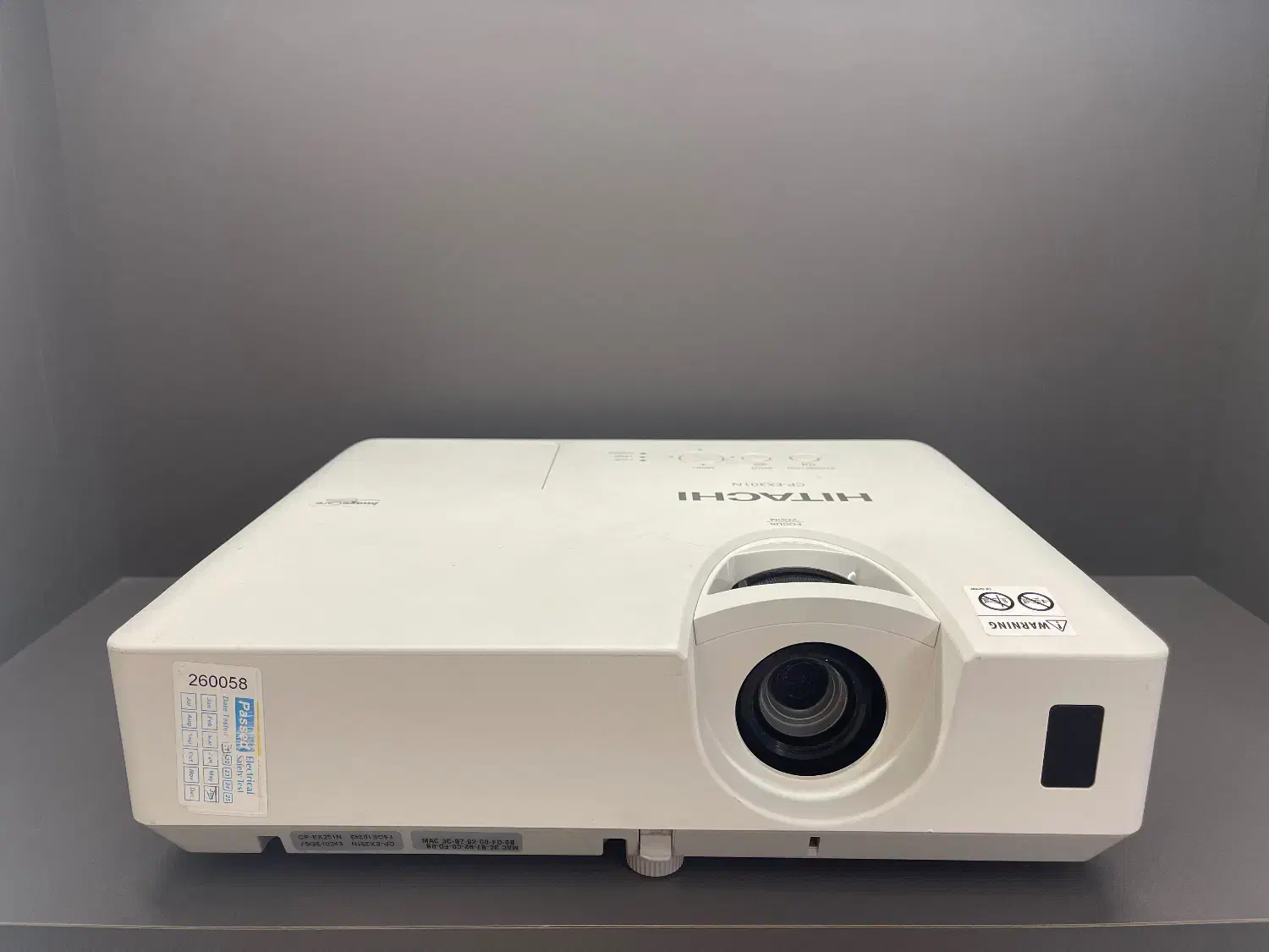 ویدئو پروژکتور هیتاچی HDMI و VGA - طرح ویژه مدارس|تلویزیون و پروژکتور|آمل, |دیوار