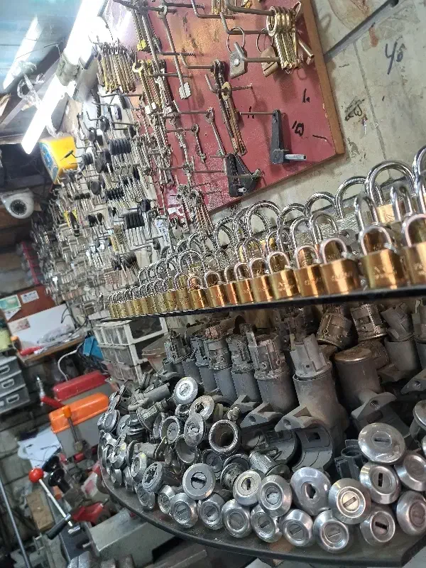 کلیدسازی سیار شبانه روزی تهران با ۳۵ سال سابقه|خدمات پیشه و مهارت|تهران, علم و صنعت|دیوار