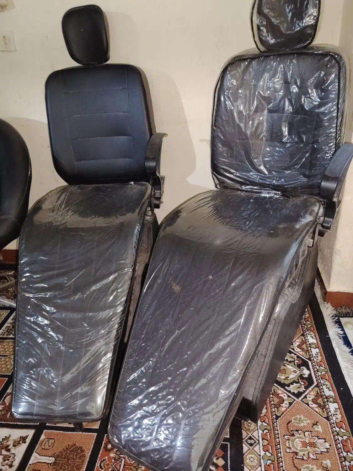 میز، صندلی وآیینه ارایشی|آرایشگاه و سالن‌های زیبایی|مسجد سلیمان, |دیوار