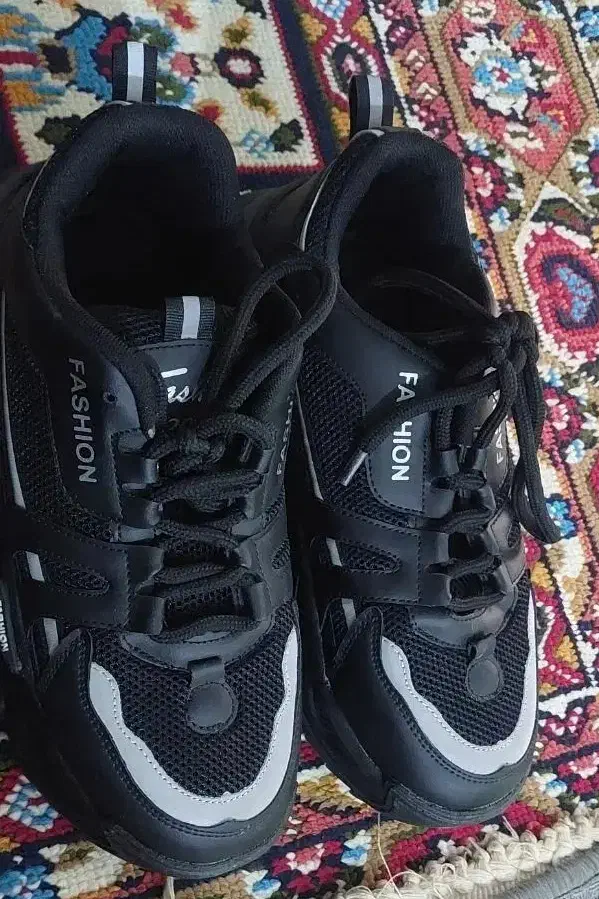 کتونی|کیف، کفش، کمربند|اراک, |دیوار