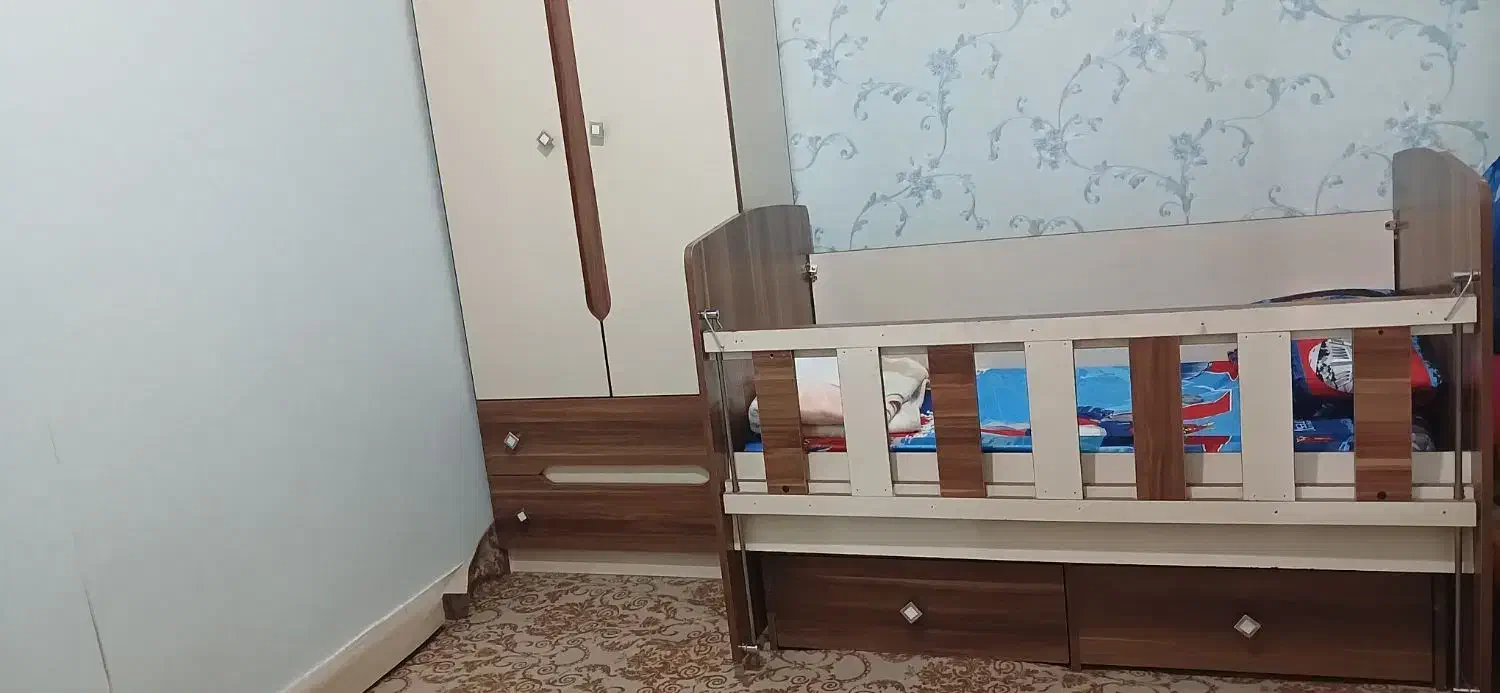 تخت وکمد بچه تمیز وسالم|تخت و صندلی بچه|بهارستان, |دیوار