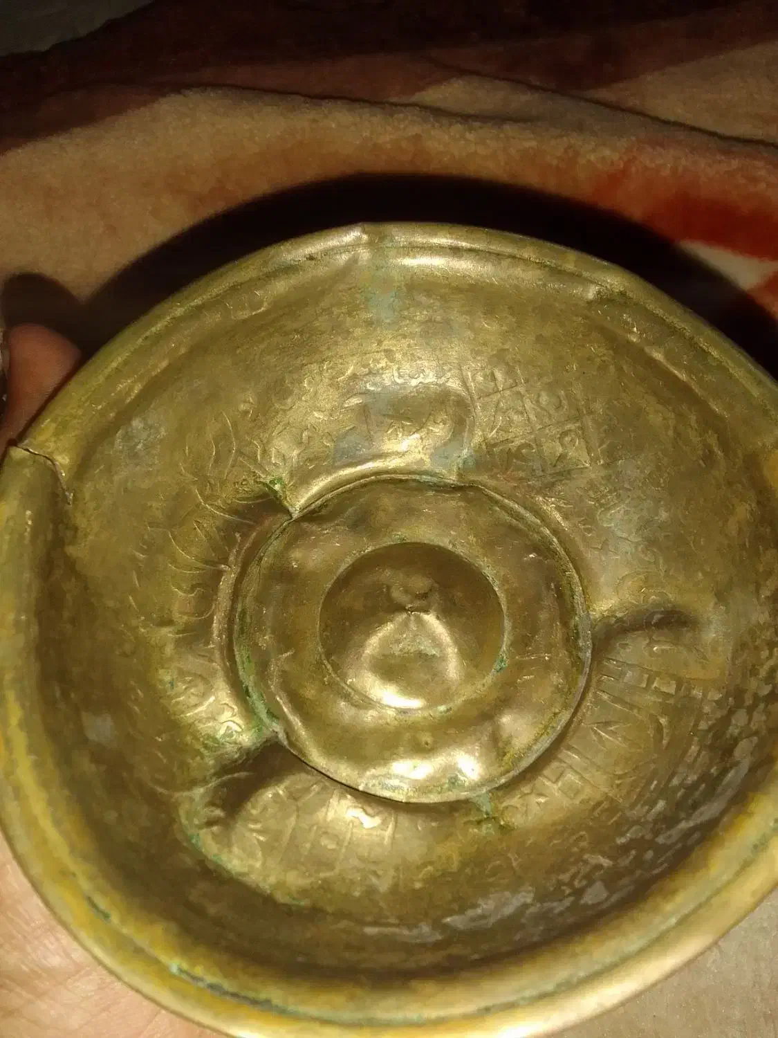 تعدادی وسایل آنیک ومهره جات قدیمی|کلکسیون اشیاء عتیقه|میناب, |دیوار