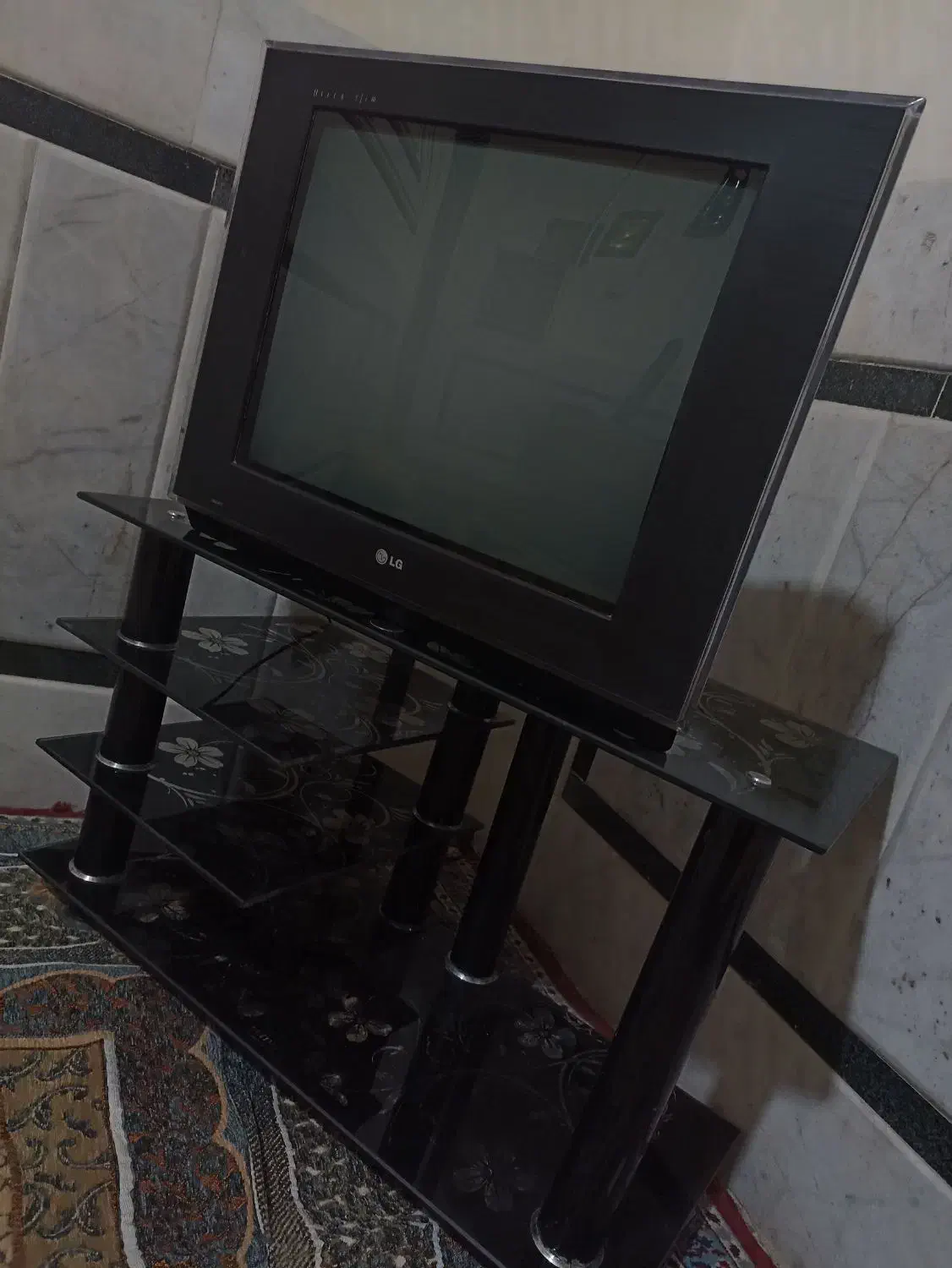 تلویزیون ال جی همراه میز ودیجیتال|تلویزیون و پروژکتور|زاهدان, |دیوار
