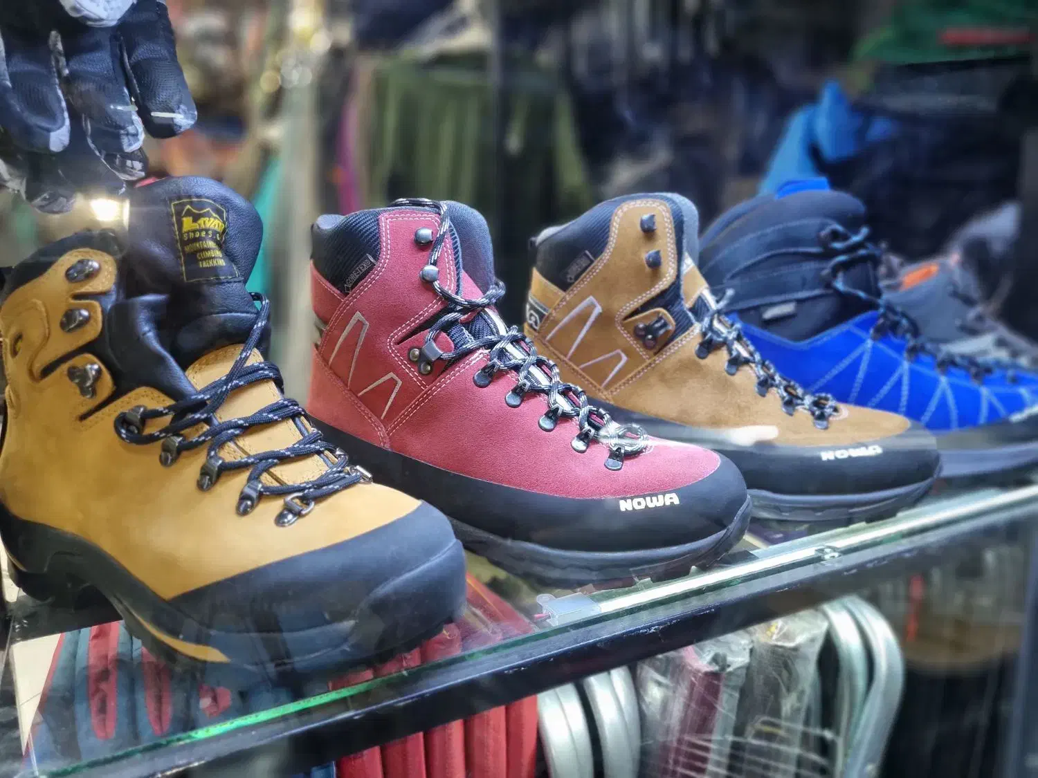 کتونی کوهنوردی|کیف، کفش، کمربند|اراک, |دیوار