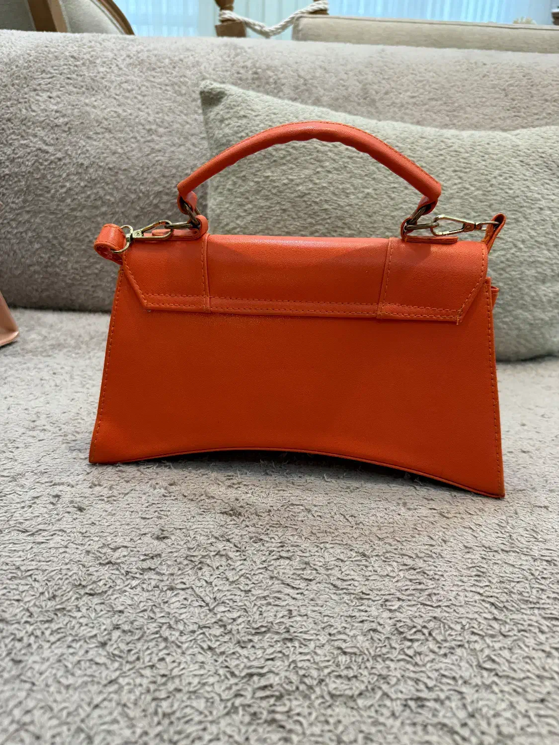 تعدادی کیف دانه ای ۱۵۰|کیف، کفش، کمربند|تبریز, |دیوار