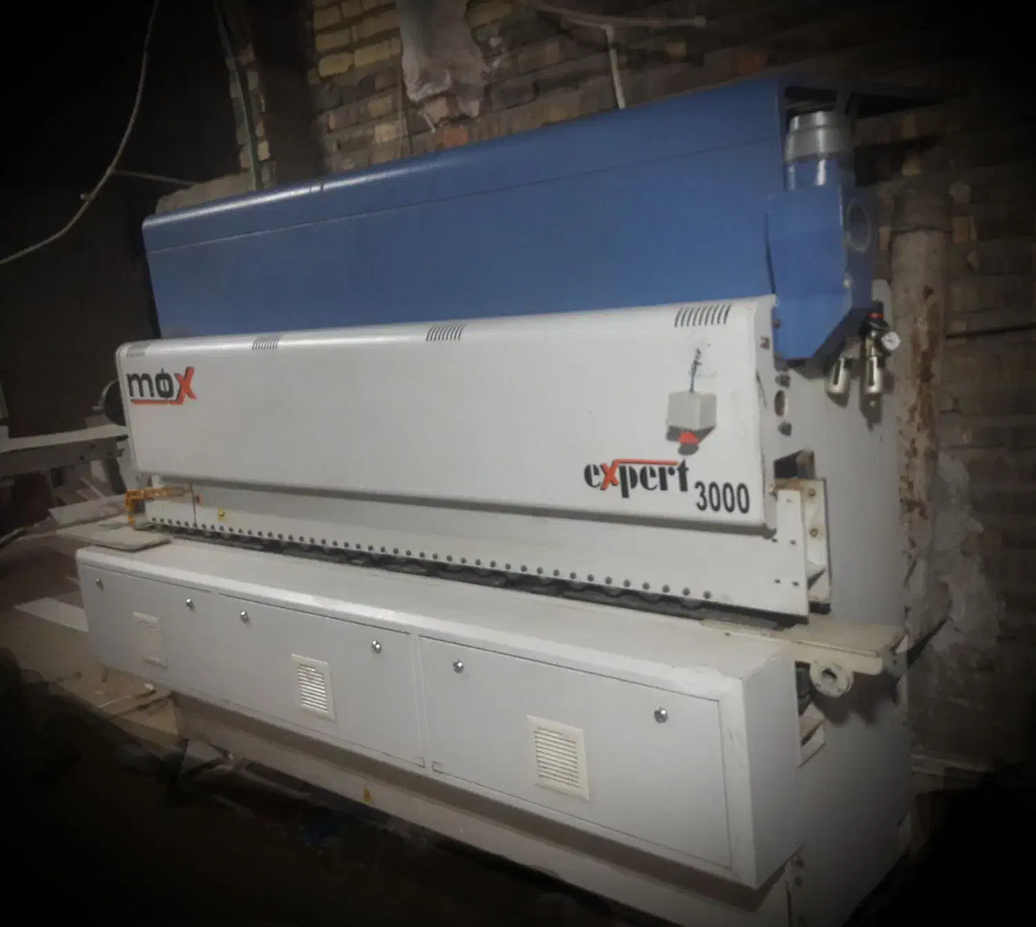 لبه چسبان|ماشین‌آلات صنعتی|قم, زاویه|دیوار