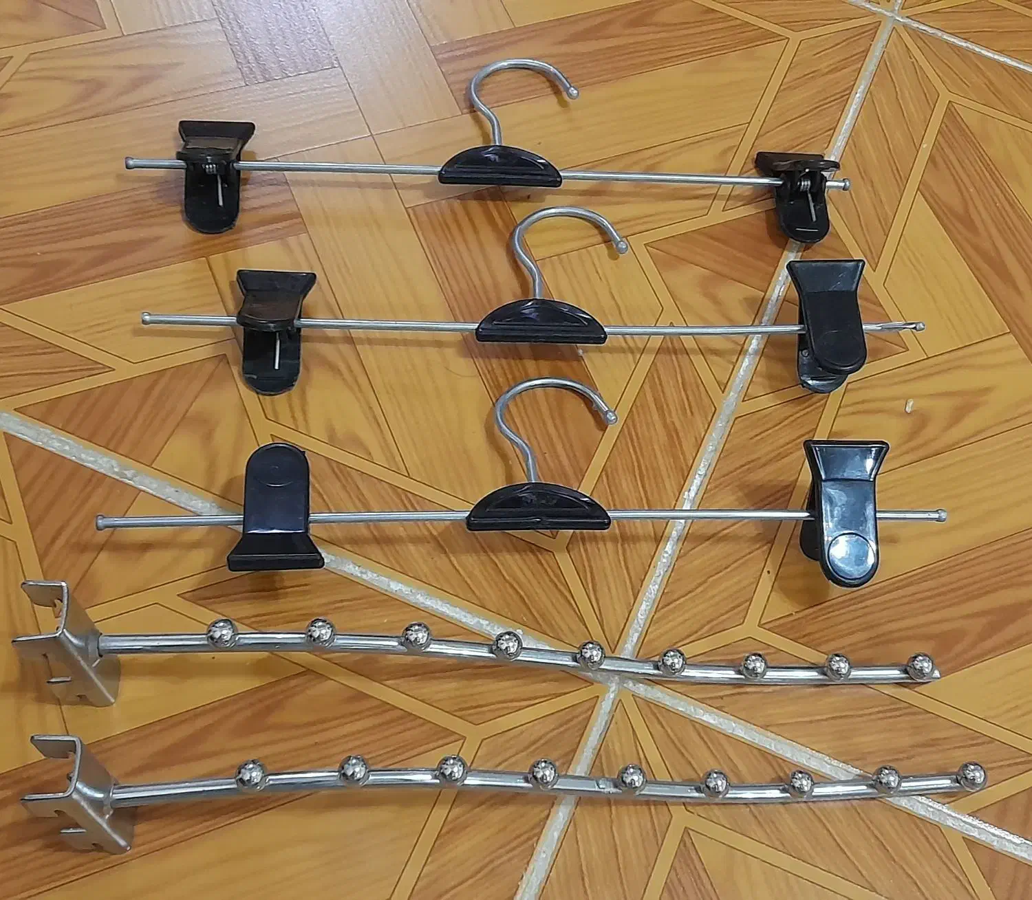 رگال چوب رختی|بندرخت و رخت‌آویز|اطاقور, |دیوار