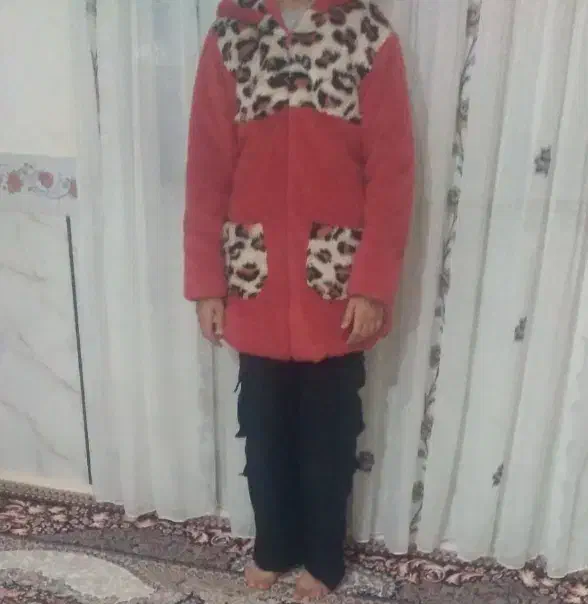 کاپشن|لباس|آشخانه, |دیوار