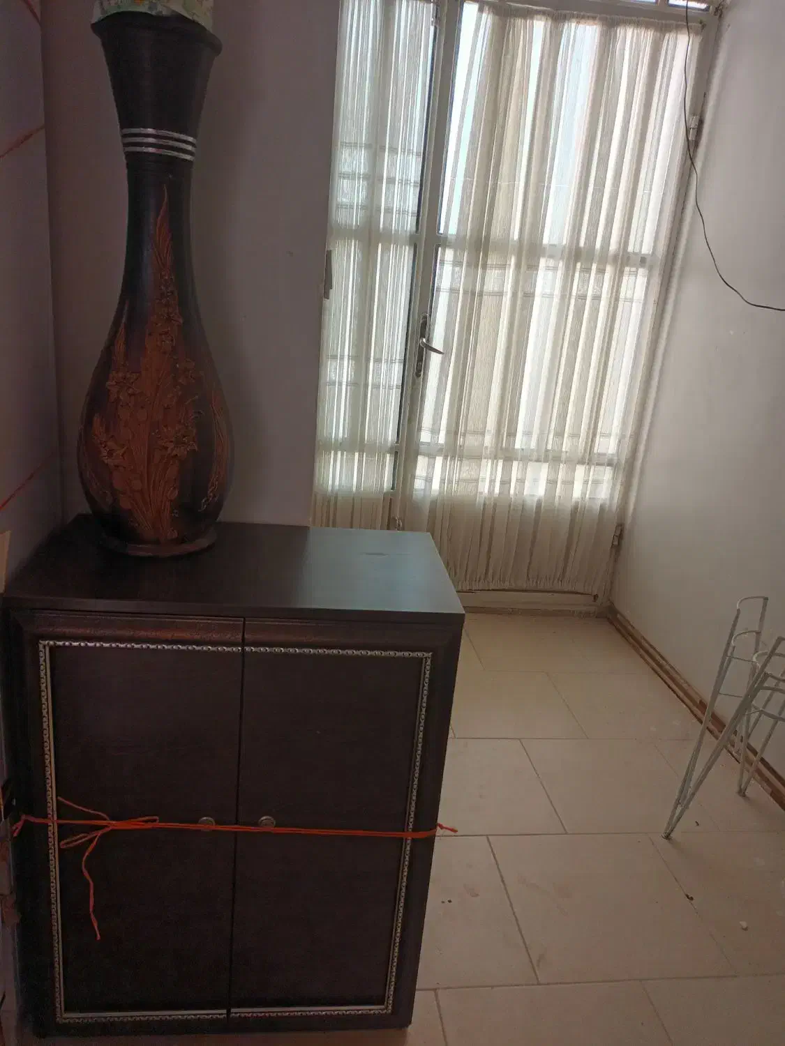 جاکفشی و بوفه و تلویزیون|بوفه، ویترین، کنسول|حمیدیا, |دیوار