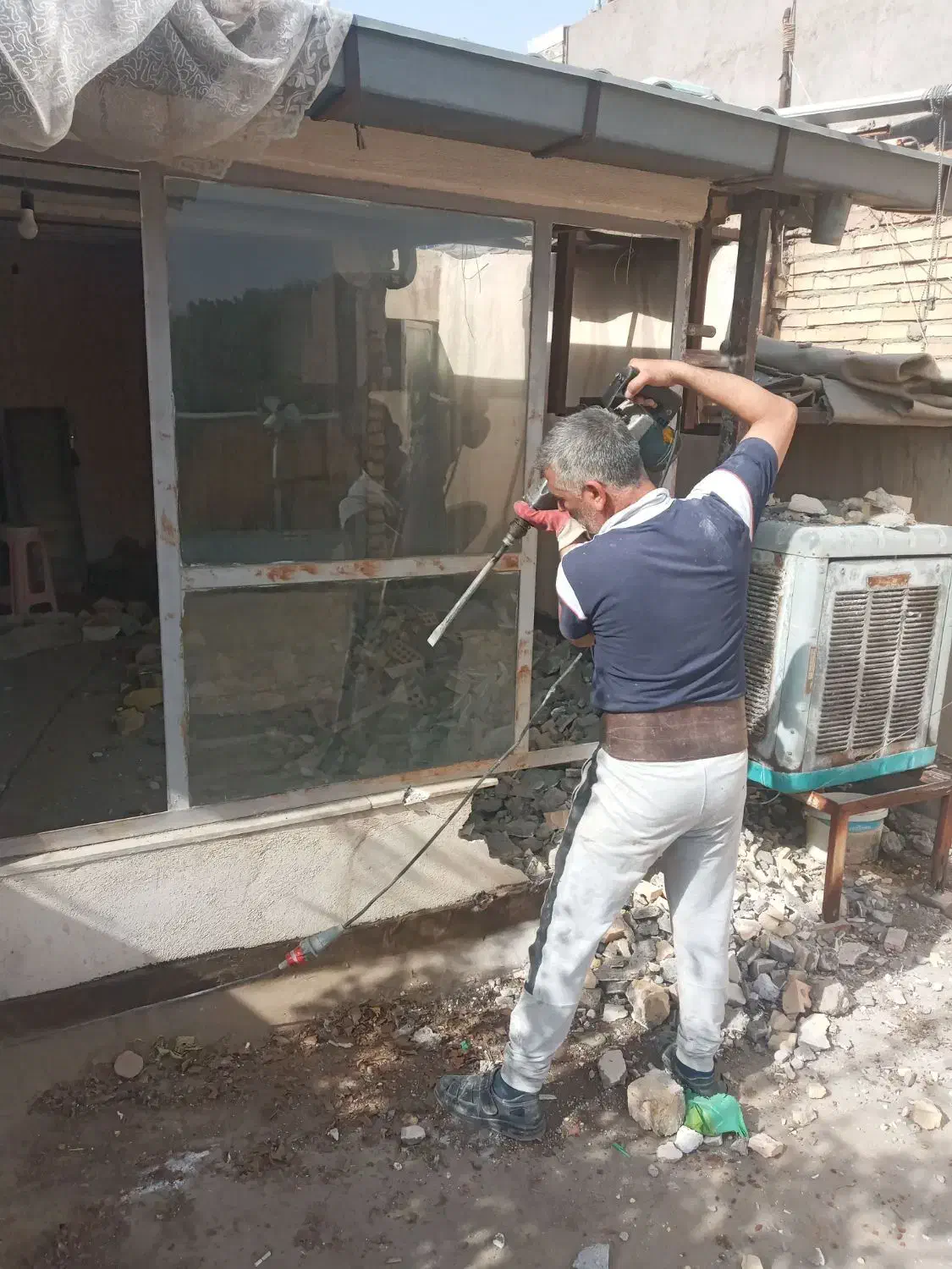 تخریب داخلی ساختمان(اوپن شومینه سقفها دیوارها)|خدمات پیشه و مهارت|مشهد, صیاد شیرازی|دیوار