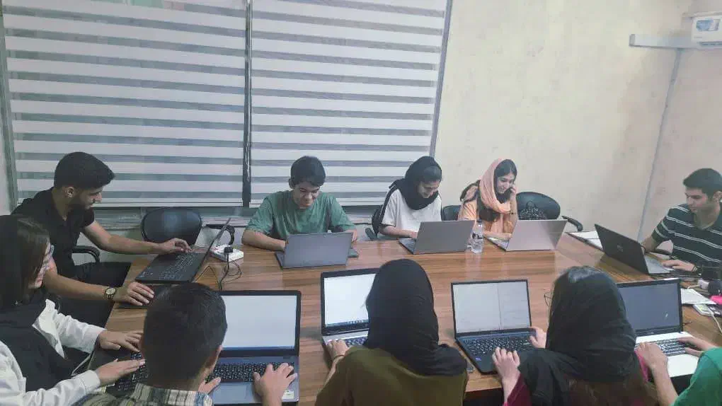 آموزش نرم افزار فتوشاپ(استخدام+عکاسی)|استخدام رایانه و فناوری اطلاعات|شیراز, ارم|دیوار