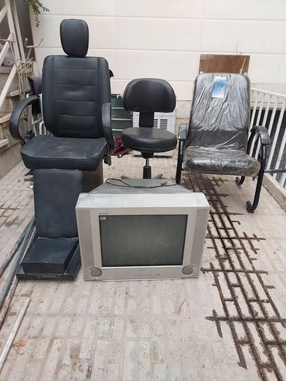 صندلی و تلویزیون|مبلمان اداری|محمدشهر, محمدشهر|دیوار