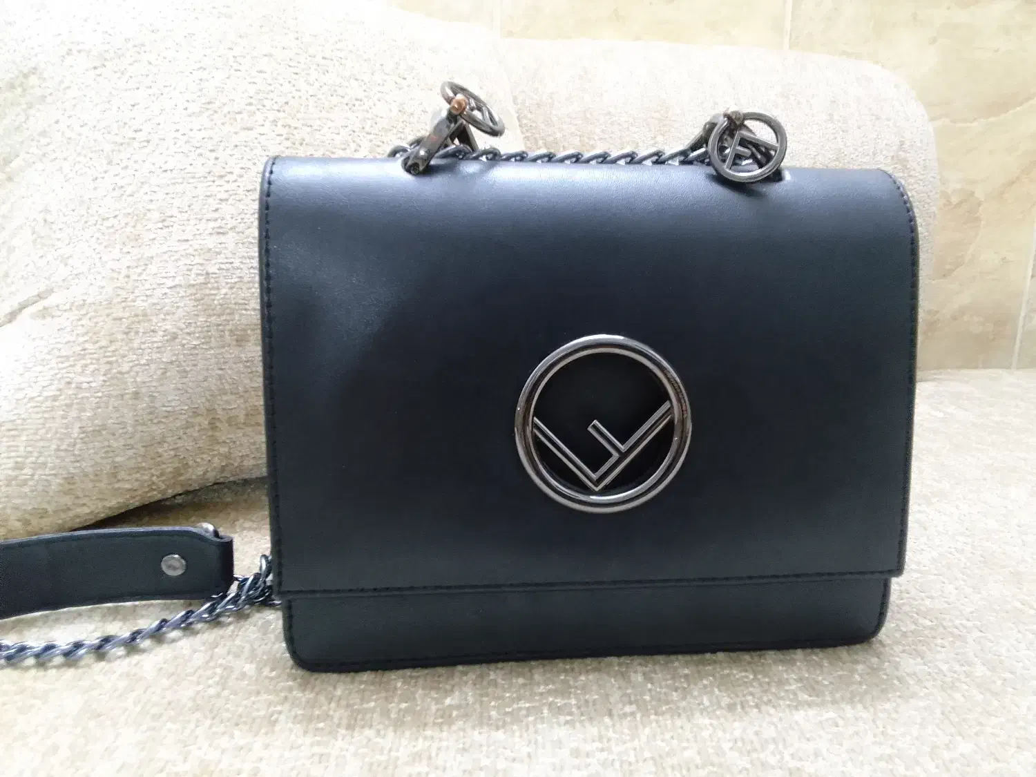 کیف|کیف، کفش، کمربند|قم, باجک یک|دیوار