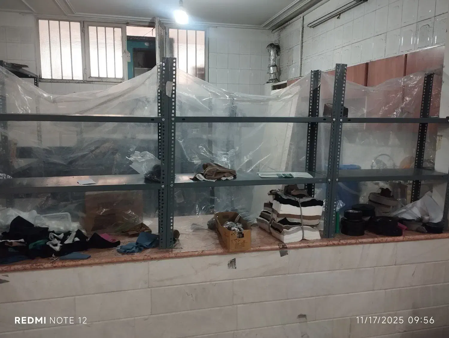 قفسه فلزی شلف طبقه کتابخانه ای پیچ و مهره ای|کتابخانه، شلف، قفسه‌های دیواری|قم, باجک یک|دیوار