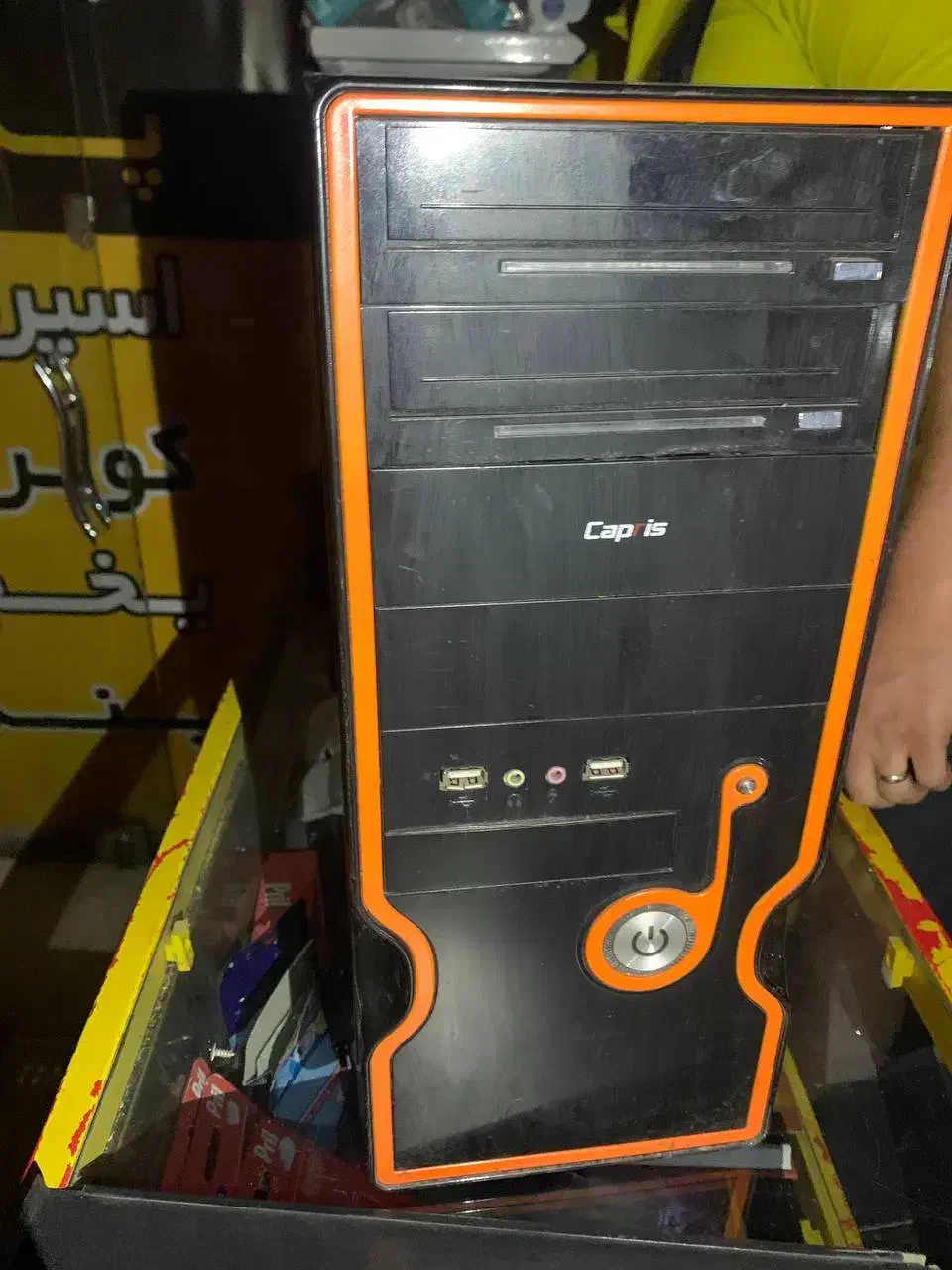 کیس کامپیوتر همراه با کیبورد|رایانه رومیزی|بومهن, |دیوار