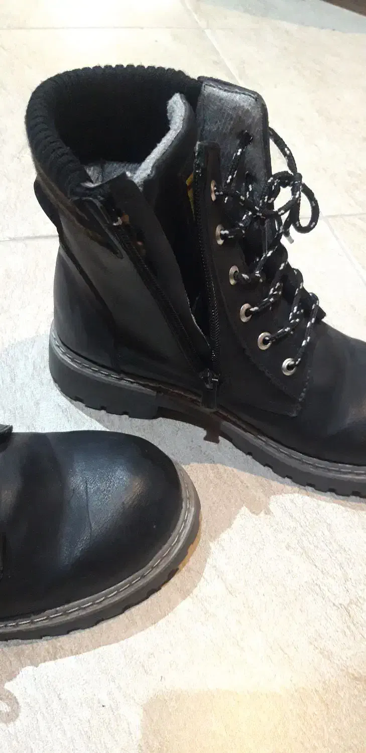 پوتین پسرانه|کیف، کفش، کمربند|اندیشه, شهرک صدف|دیوار