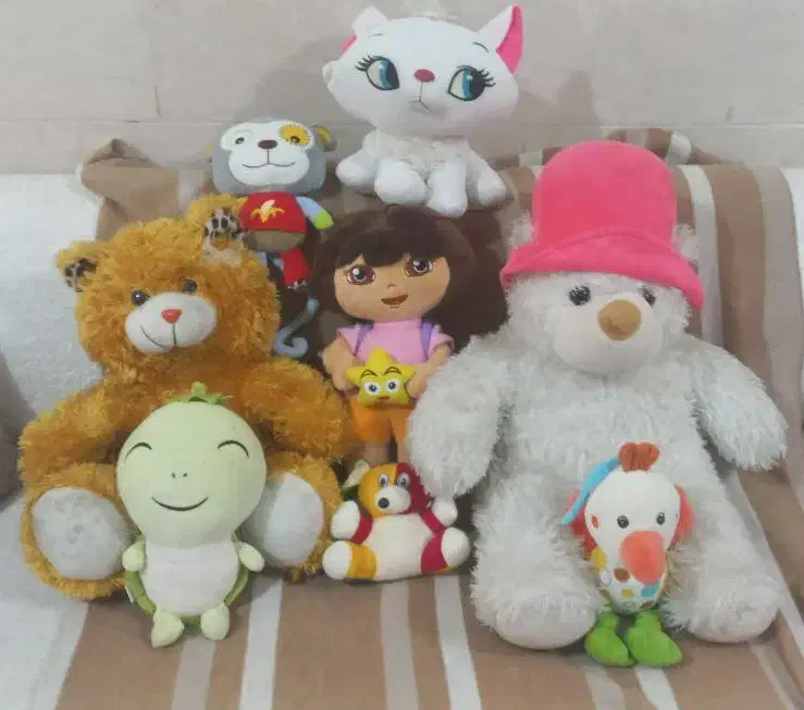 تعدادی عروسک|اسباببازی بچه|آمل, |دیوار