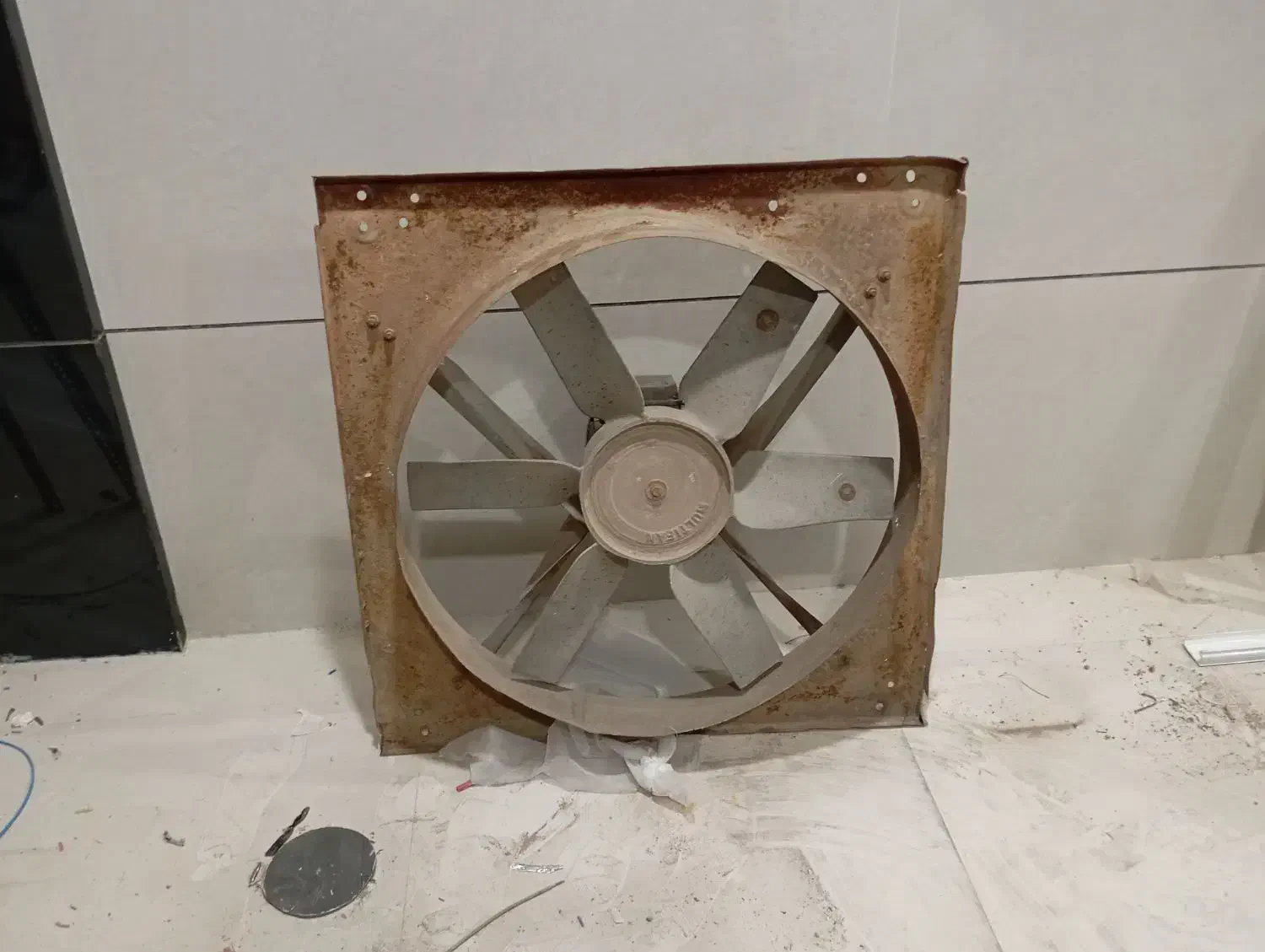 فن بزرگ|پنکه و تصفیهکنندهٔ هوا|نیشابور, شهرک ولیعصر|دیوار