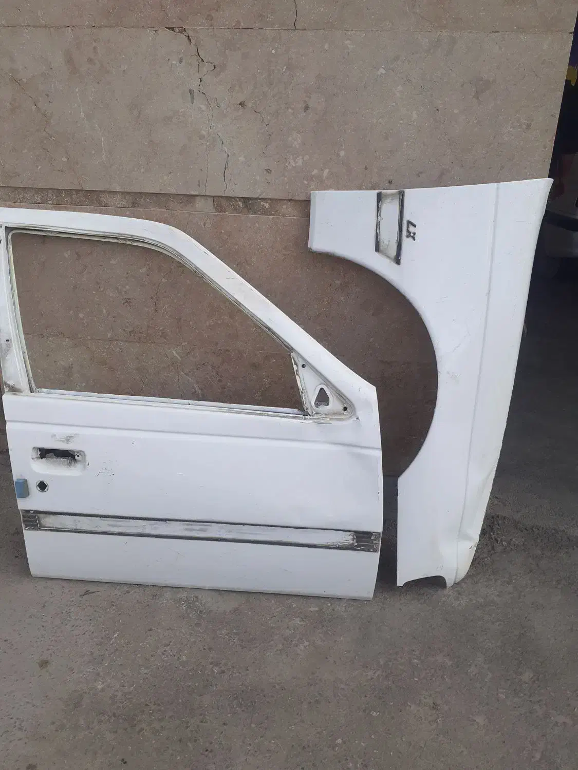 درب جلوسمت شاگردوگلگیرجلو سمت شاگرد|قطعات یدکی و لوازم جانبی|نیشابور, دارایی|دیوار