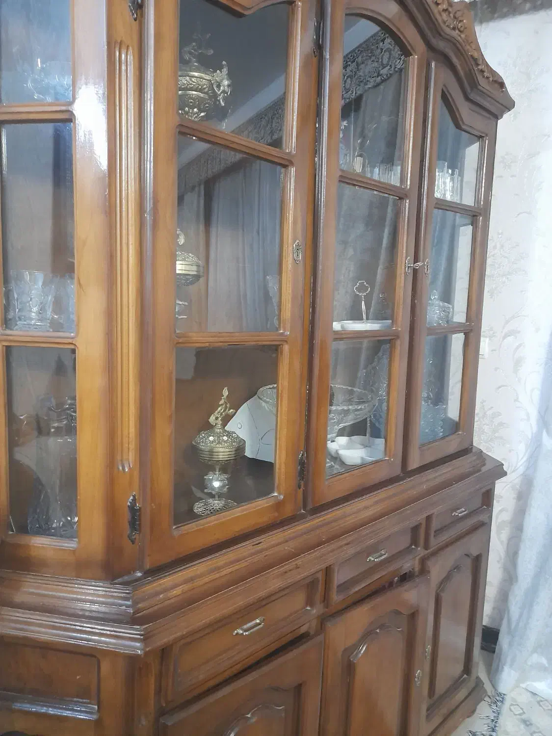 ویترین چوب گردو|بوفه، ویترین، کنسول|محمدشهر, سیدآباد|دیوار