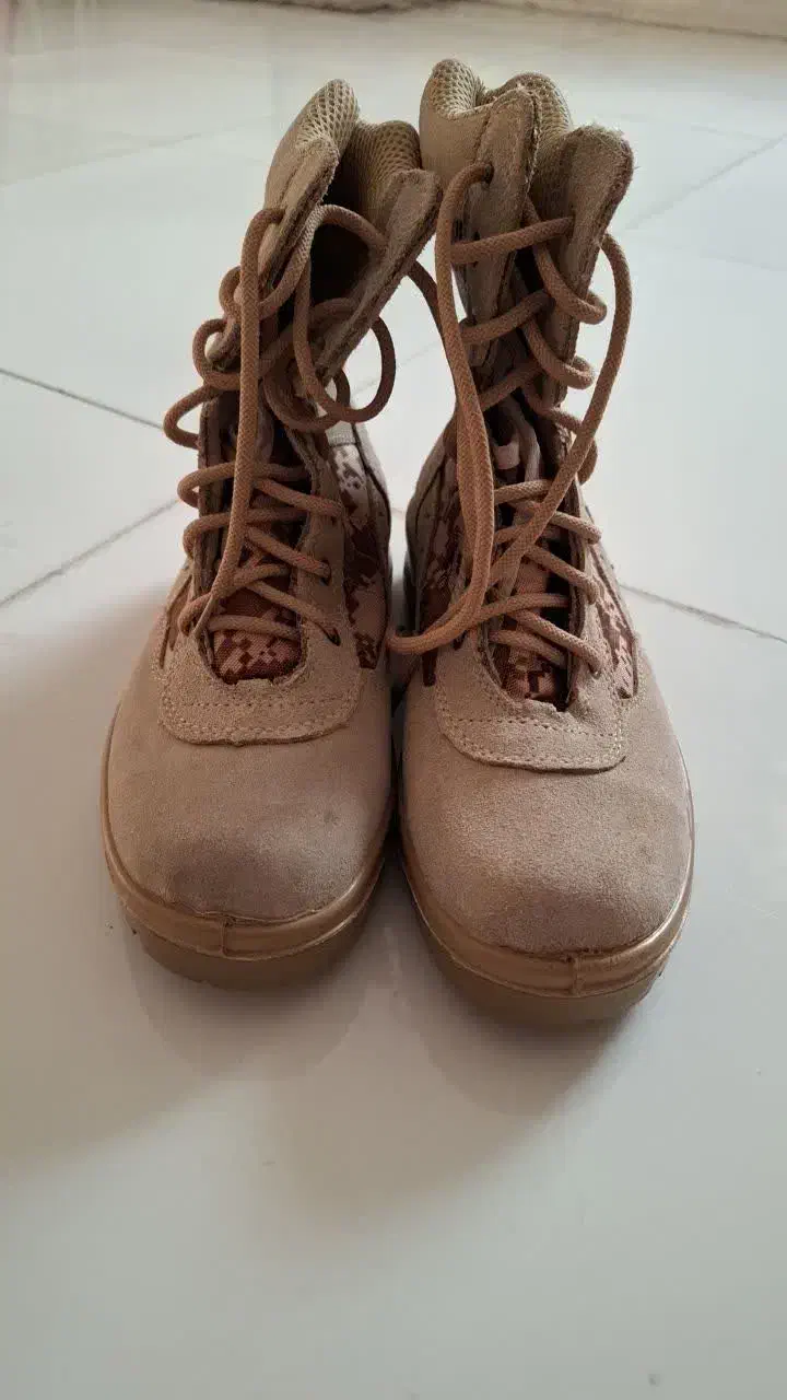 پوتین نظامی|کیف، کفش، کمربند|خرم‌آباد, |دیوار