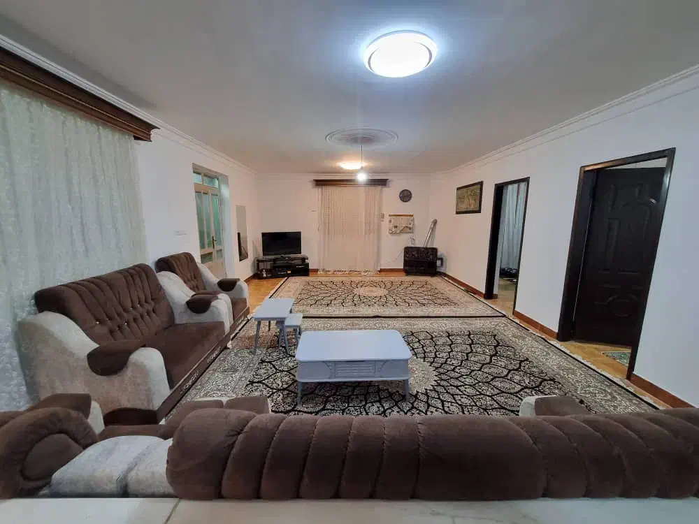 اجاره روزانه ویلا دور دیوار کرده با حیاط ۱۰۰۰متری|اجارهٔ خانه و ویلا|رشت, لاکان|دیوار