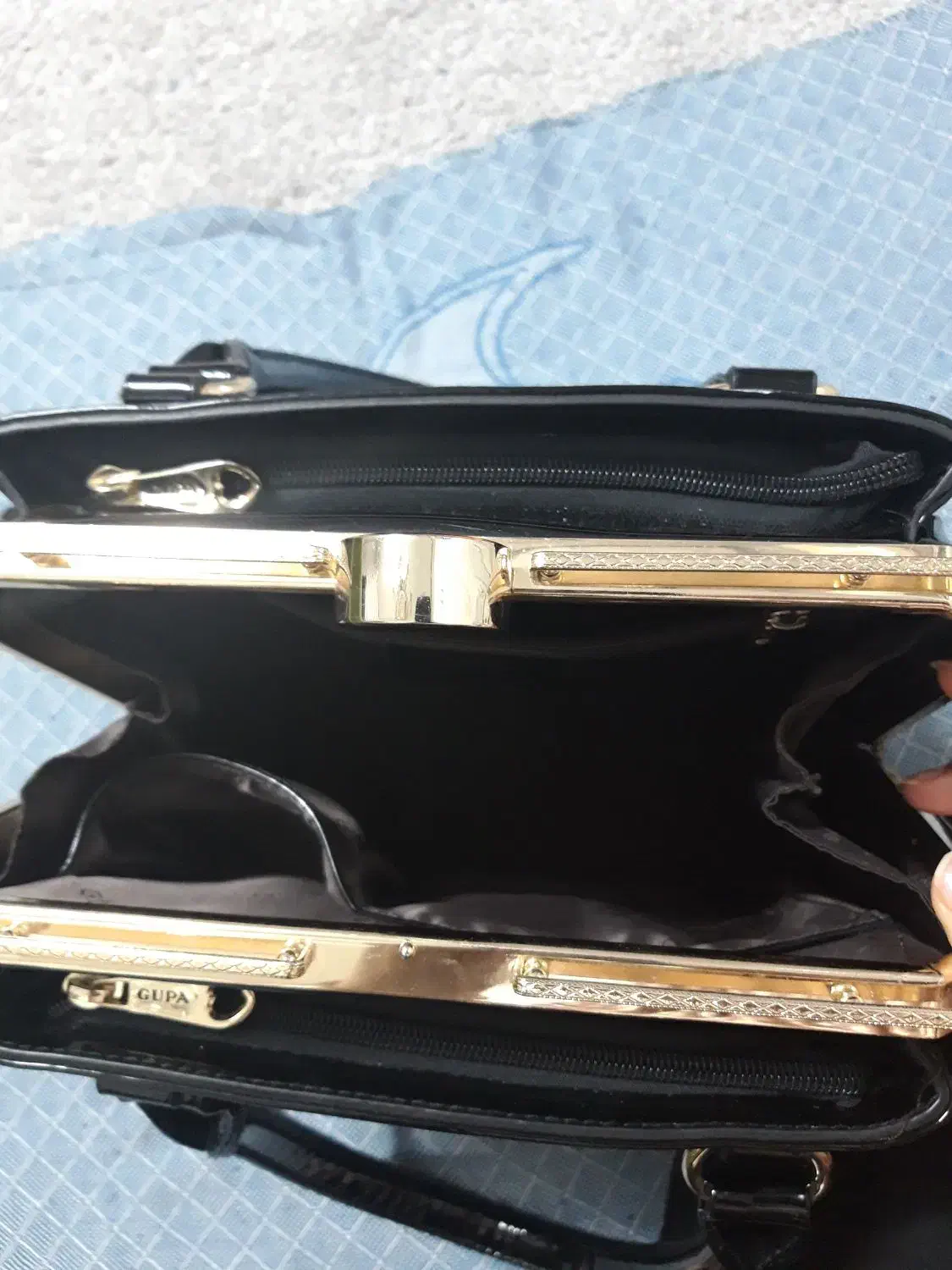 کیف ورنی مشکی،کیف ورنی کرم|کیف، کفش، کمربند|قم, چهل درخت|دیوار