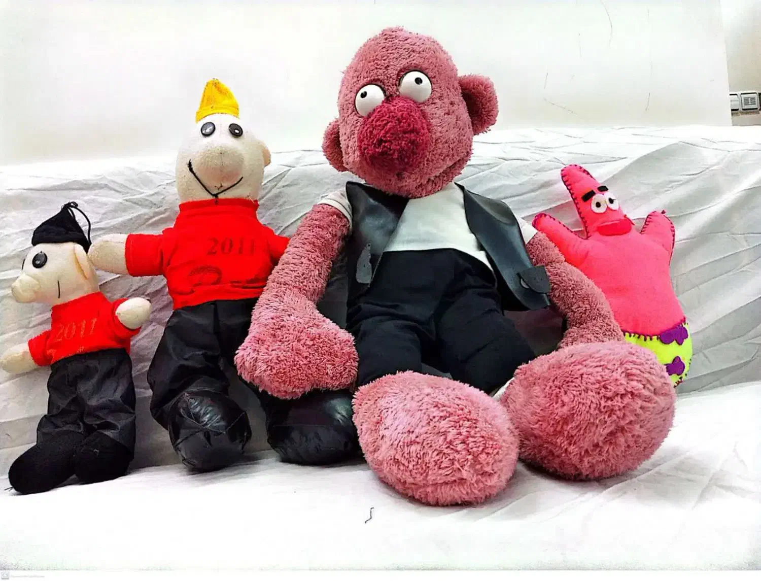 عروسک|اسباببازی|کاشمر, |دیوار