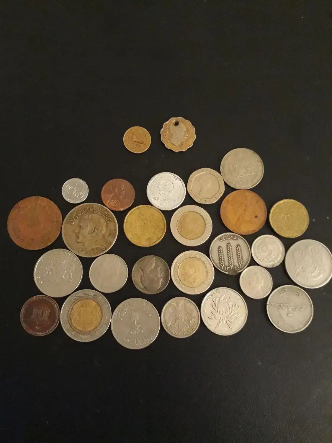 تعدادی سکه قدیمی و جدید از کشورهای مختلف|کلکسیون سکه، تمبر، اسکناس|لاهیجان, شهرک فرهنگیان|دیوار