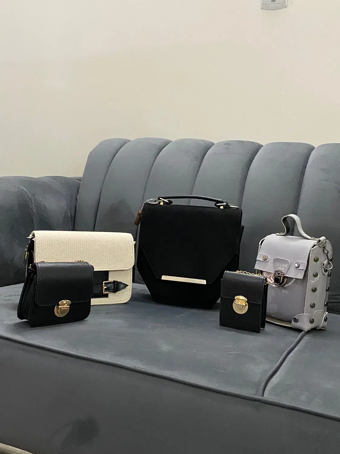 کیف|کیف، کفش، کمربند|قم, باجک دو|دیوار