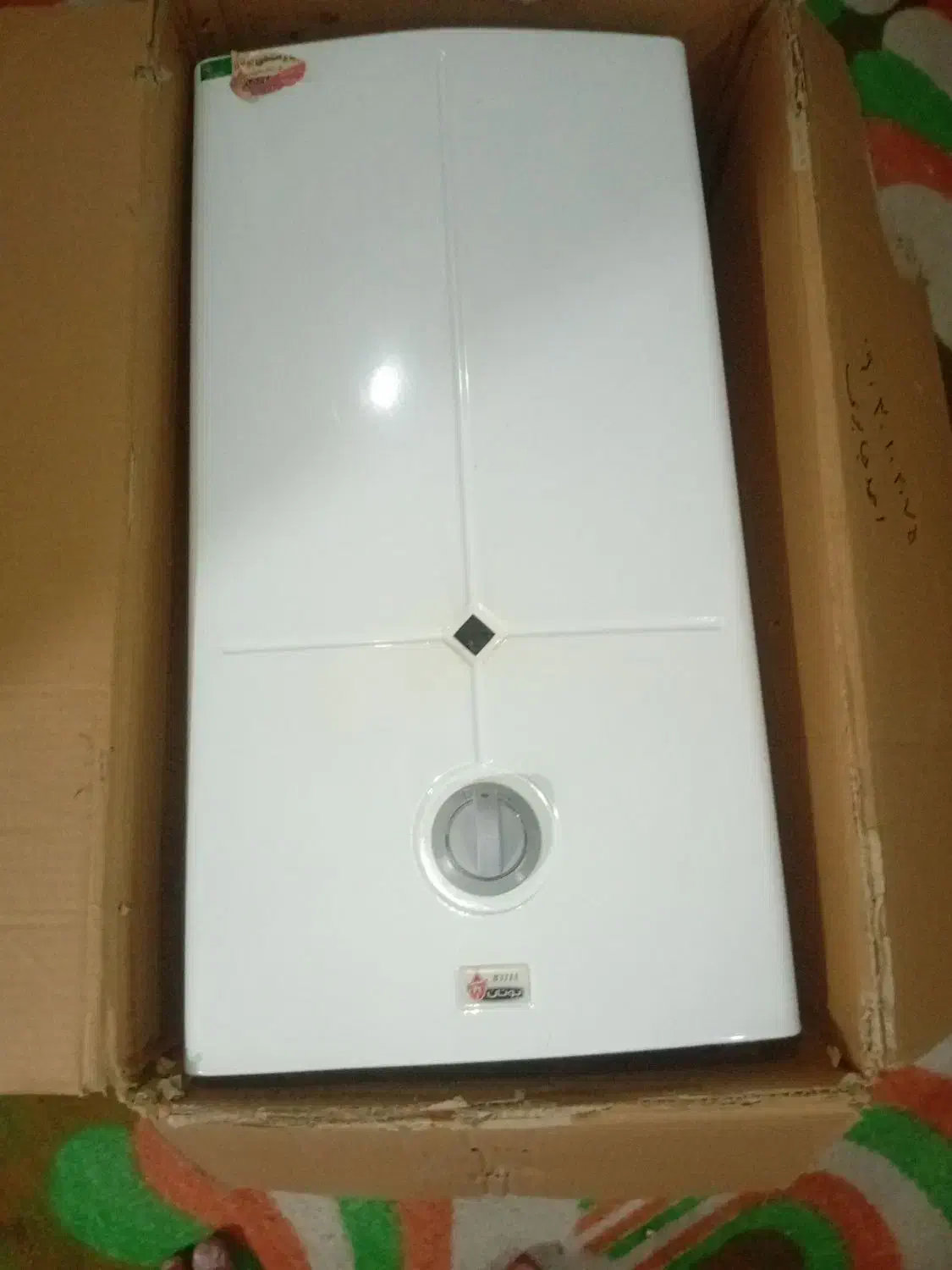 آبگرمکن بوتان B3115 یک سال کارکرده خیلی تمیز|آبگرمکن، پکیج، شوفاژ|کارون, |دیوار