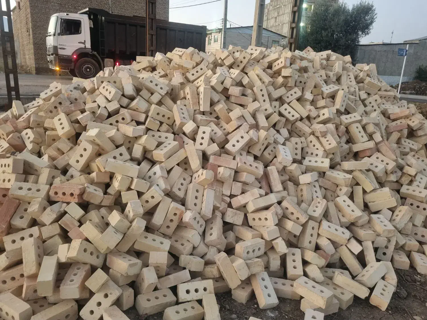 فروش آجر دامغان|عمدهفروشی|آزادشهر, |دیوار