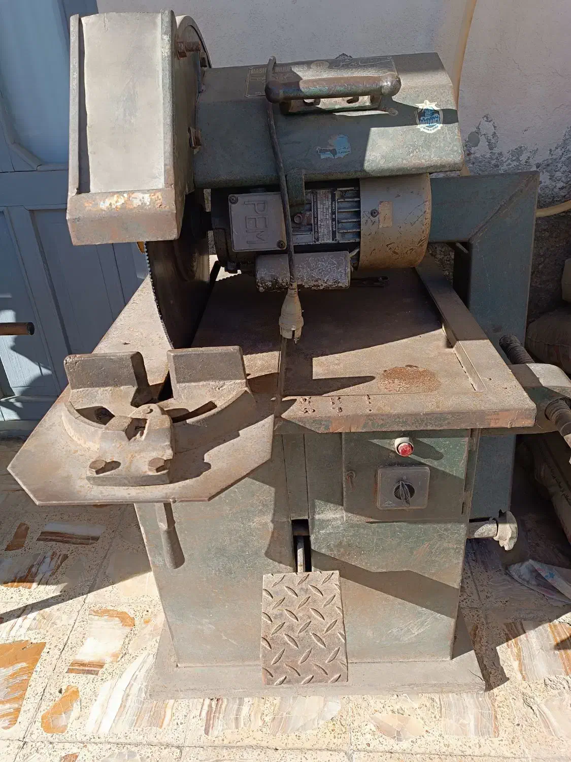 اره آتشی و کپسول هوا|ماشین‌آلات صنعتی|سیمین شهر, |دیوار