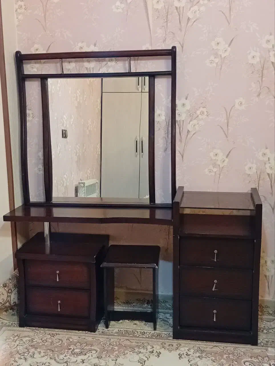 فروش میز آرایش|تخت و سرویس خواب|برخوار, |دیوار