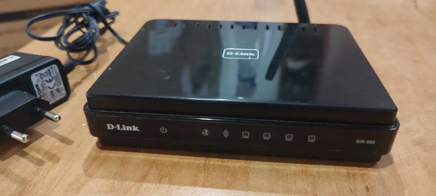 روتر بی سیم دی لینک|مودم و تجهیزات شبکه|اندیشه, اندیشه فاز ۵|دیوار