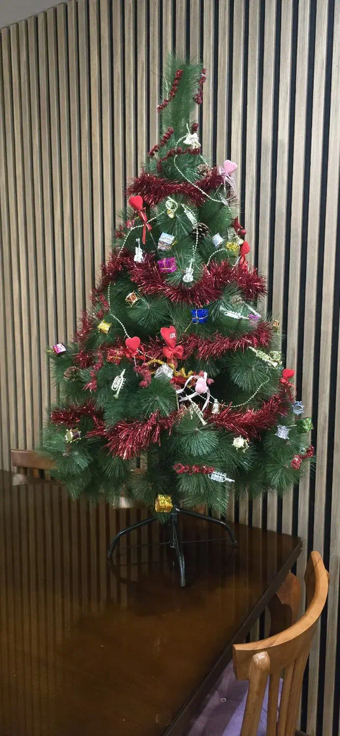 درخت کریسمس|گل مصنوعی|کرج, آق تپه|دیوار
