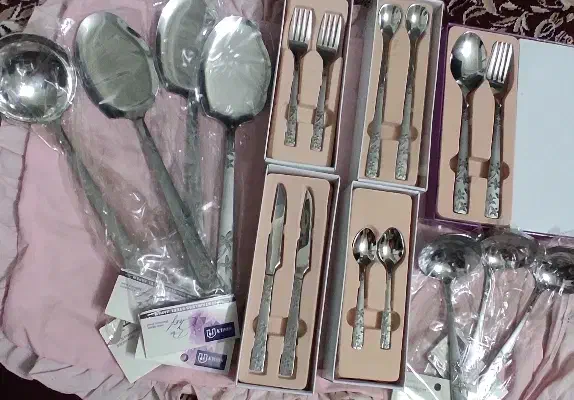 سرویس ۱۸ تایی قاشق چنگال عروس|ظروف سرو و پذیرایی|بروجرد, |دیوار