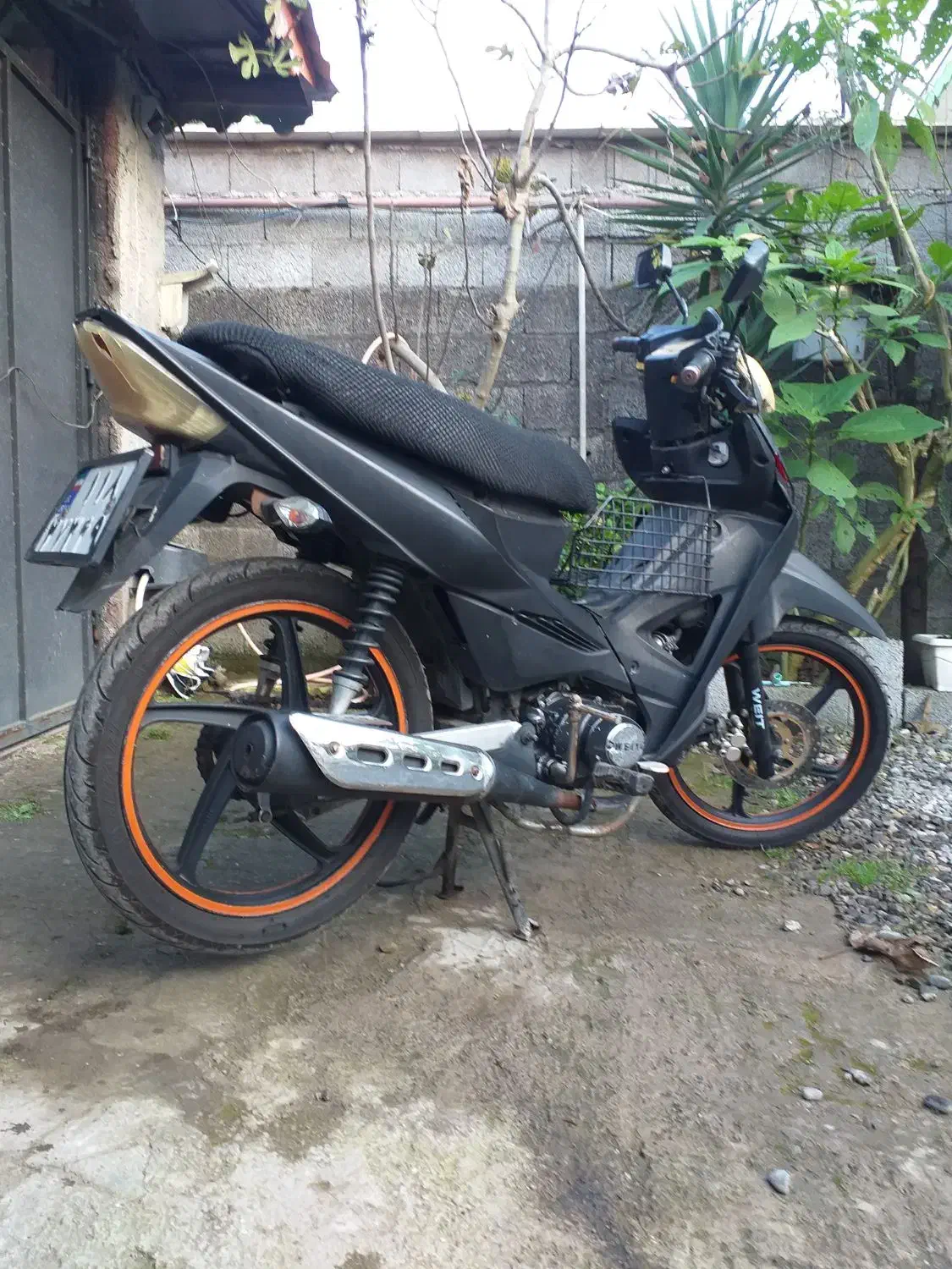 بنلی نیوفیس طرح ویومدل ۹۰|موتورسیکلت|رشت, آب آسیاب|دیوار