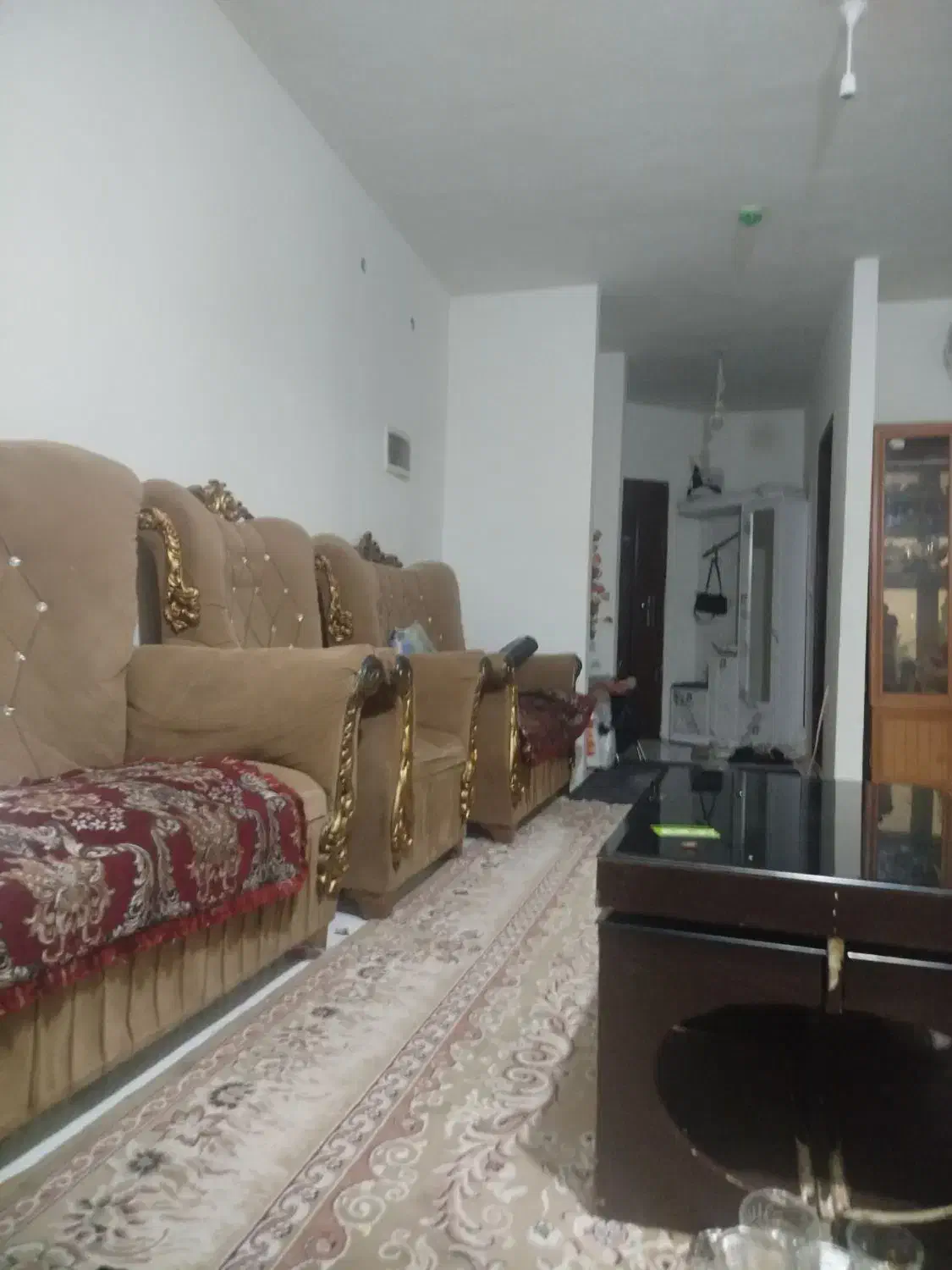 سلام دوستان عزیز یک دست مبل هفت نفره|مبلمان خانگی و میز عسلی|صدرا-فارس, فاز ۱|دیوار