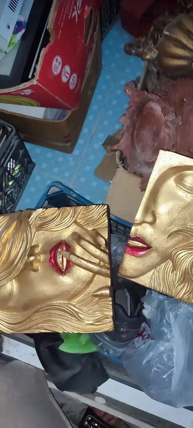 مقداری تابلو پلی استر یکجا یا تکی|مجسمه، تندیس، ماکت|نجفآباد, شیخ بهایی جنوبی|دیوار