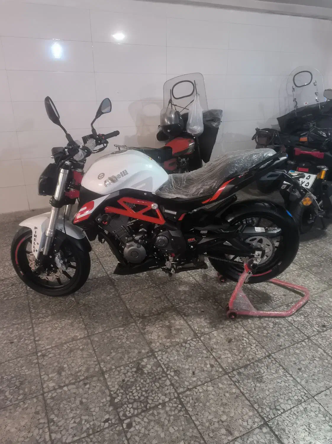 بنلی 250جفت سیلندر بنلی 300در حد خشک|موتورسیکلت|تهران, شکوفه (عبدل آباد)|دیوار