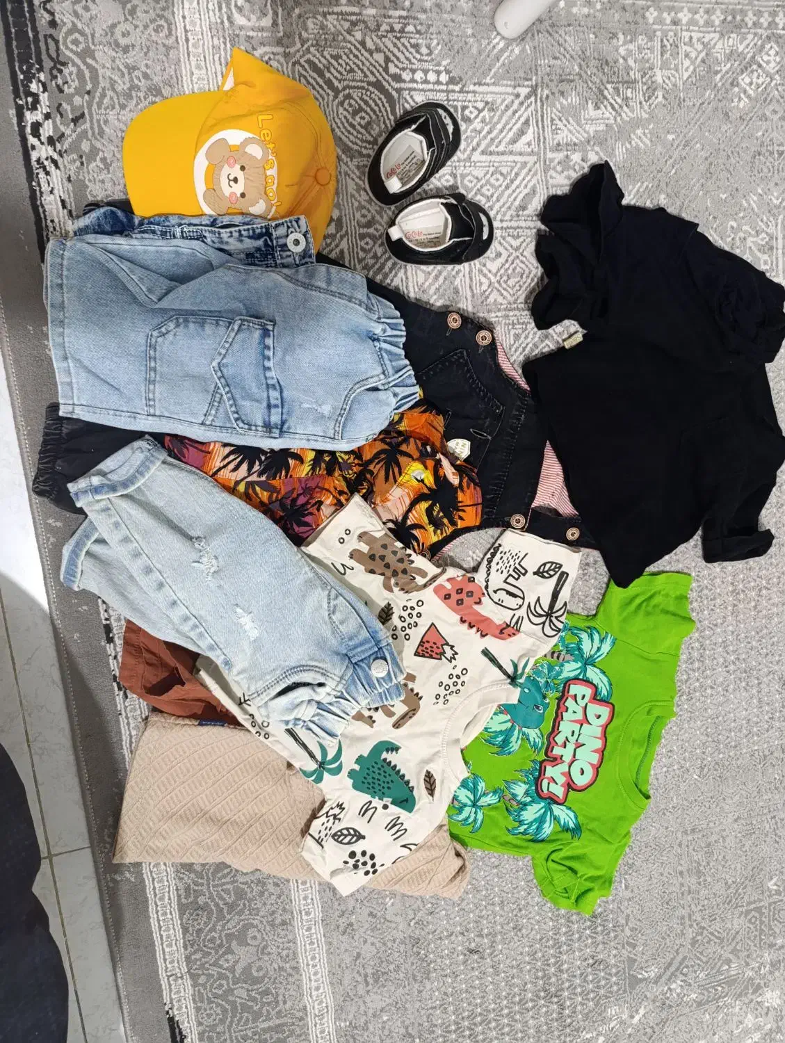 تعدادی لباس بچه گانه در حد نو|لباس|قرچک, مهدیه|دیوار