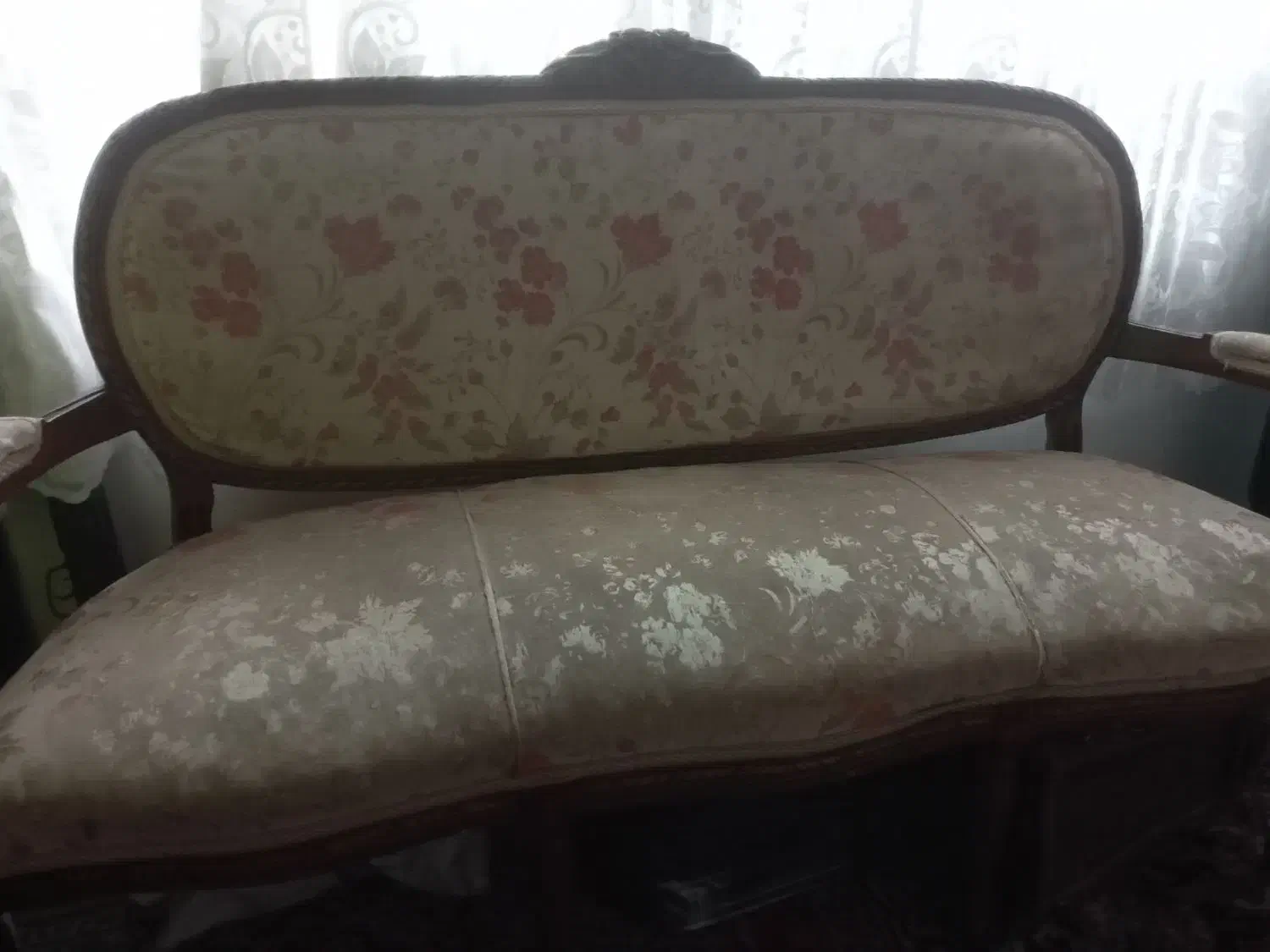 مبل دسته دار ۷ نفره چوب گردو سالم و تمیز|مبلمان خانگی و میز عسلی|تنکابن, |دیوار