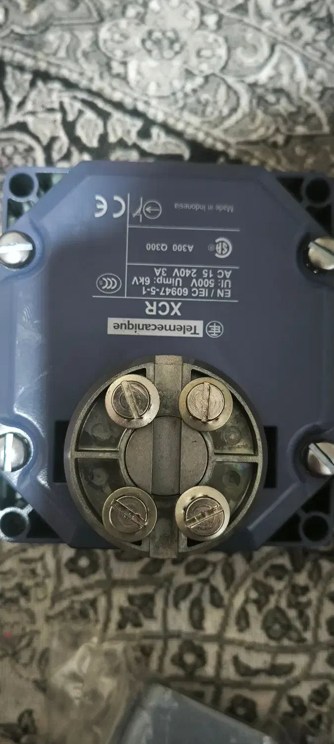 لیمیت سوئیچ اشنایدر مدل xcr|ماشینآلات صنعتی|فولادشهر, A2|دیوار