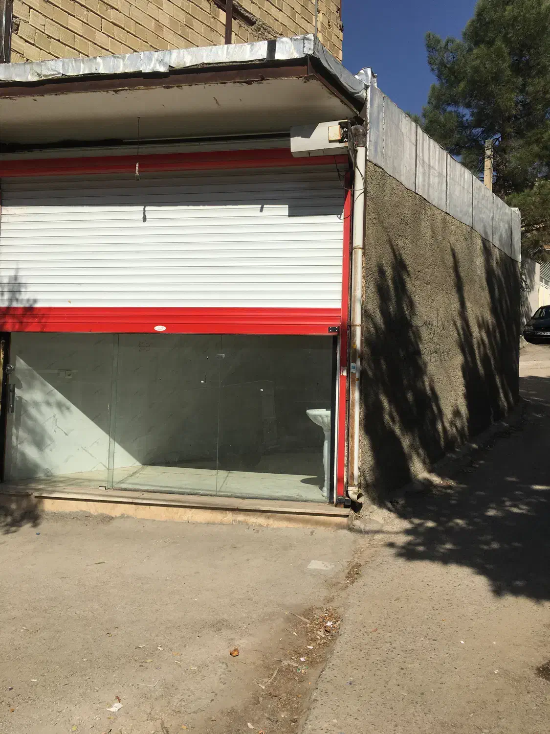 مغازه ۲۳ متری نبش ابشار ۱۵|اجارهٔ مغازه و غرفه|خرمآباد, |دیوار