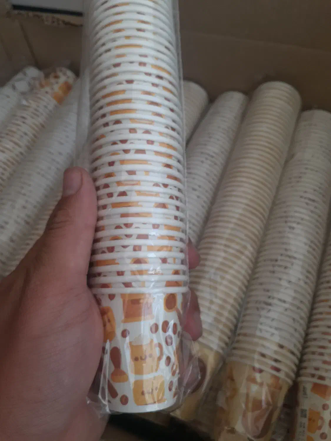 لیوان کاغذی تک ودوبل باقیمت مناسب صورت خرده وعمده|ظروف نگهدارنده، پلاستیکی، یکبارمصرف|شهرکرد, |دیوار