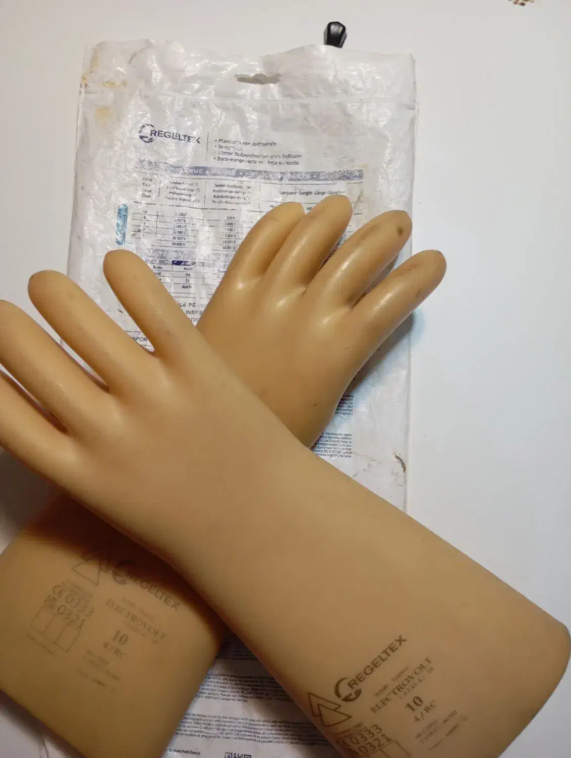 دستکش عایق برق رجلتکس|مصالح و تجهیزات ساختمان|تهران, چهارصد دستگاه|دیوار