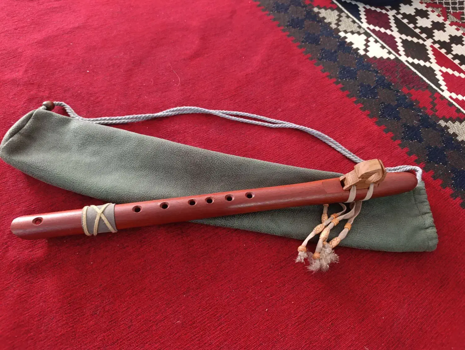 فلوت سرخ پوستی لاکوتا|سازهای بادی|شیراز, شیشه‌گری|دیوار