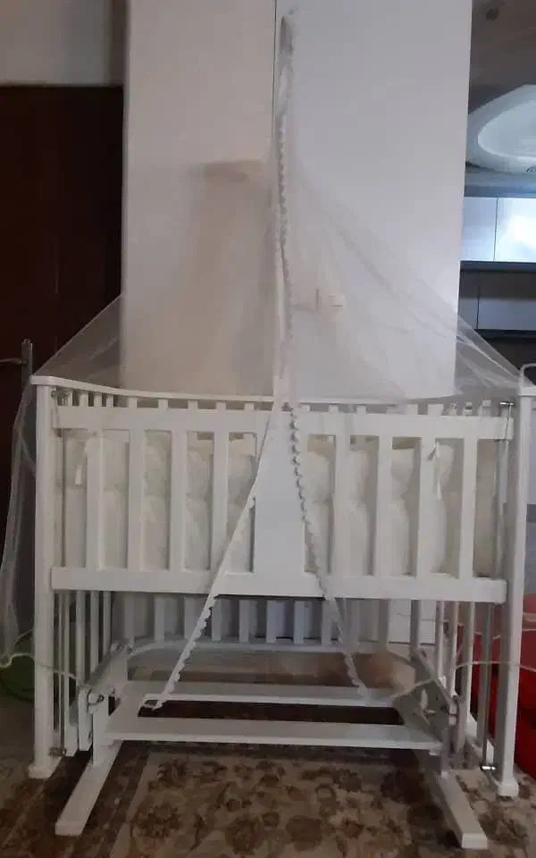 تخت نوزاد کنار مادر گهواره ای|تخت و صندلی بچه|اسلامشهر, شهرک الهیه|دیوار