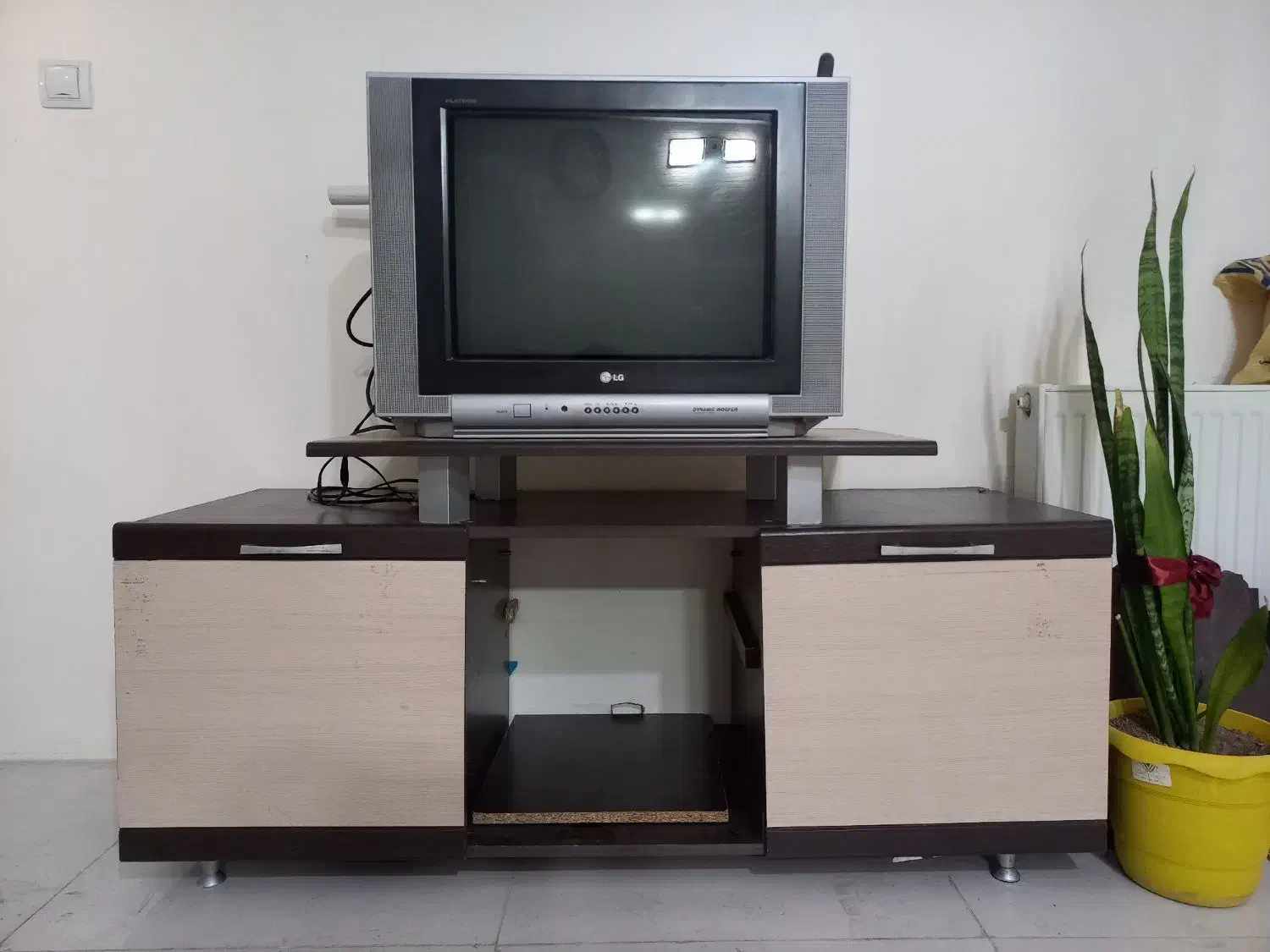 تلویزیون ال جی ۲۴ اینچ صفحه تخت|تلویزیون و پروژکتور|شیراز, فرگاز|دیوار